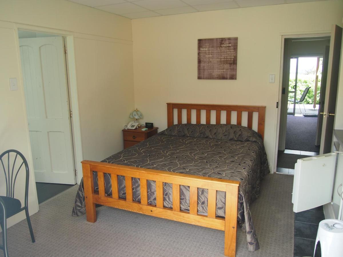 Отель Manor Views Nz Хантли Экстерьер фото